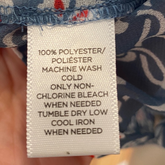 Beautiful Blue Floral LOFT Blouse -Size Medium - Picture 12 of 13